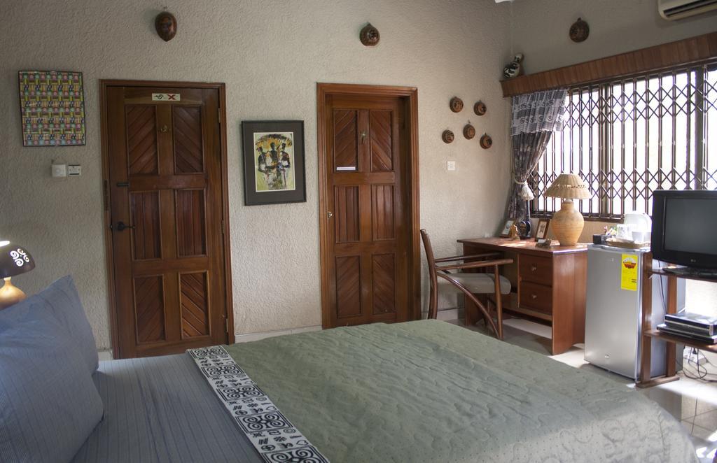Four Villages Inn Kumasi Room photo