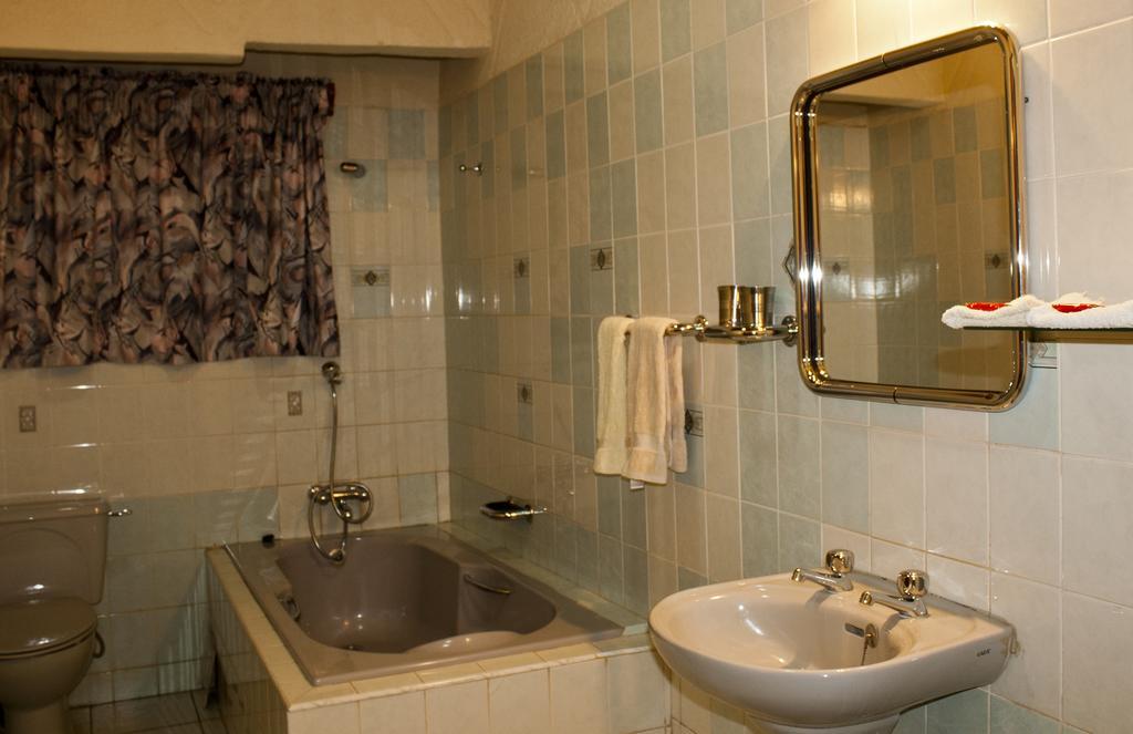 Four Villages Inn Kumasi Room photo